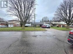 130 CHAMPLAIN CRESCENT  Kitchener, ON N2B 2Y6