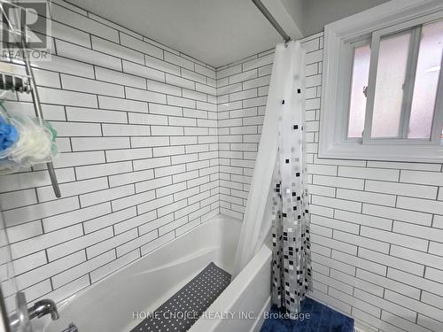 130 Champlain Crescent, Kitchener, ON - Indoor Photo Showing Bathroom