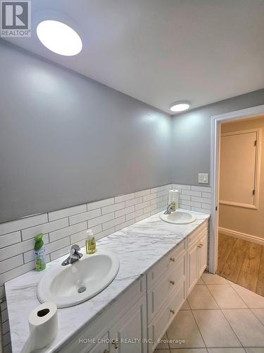 130 Champlain Crescent, Kitchener, ON - Indoor Photo Showing Bathroom