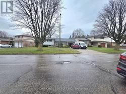 130 CHAMPLAIN CRESCENT  Kitchener, ON N2B 2Y6