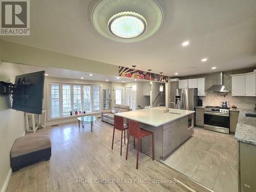 130 Champlain Crescent, Kitchener, ON - Indoor Photo Showing Kitchen With Upgraded Kitchen