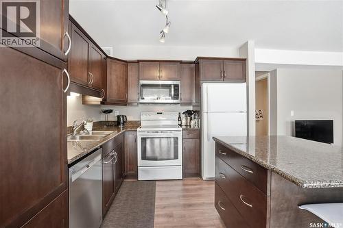 402 615 Lynd Crescent, Saskatoon, SK - Indoor Photo Showing Kitchen With Double Sink