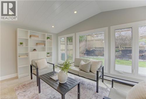 400 Manchester Road, Kitchener, ON - Indoor Photo Showing Living Room