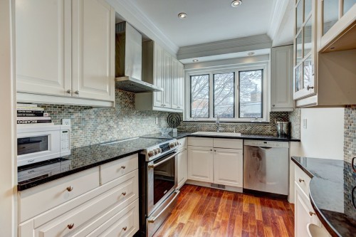 Kitchen - 207-1270 Ch. Regent, Mont-Royal, QC - Indoor Photo Showing Kitchen With Upgraded Kitchen