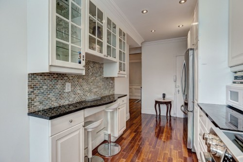 Kitchen - 207-1270 Ch. Regent, Mont-Royal, QC - Indoor Photo Showing Kitchen With Upgraded Kitchen