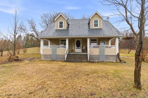 107 Ch. des Érables  Val-Des-Monts, QC J8N 2T3