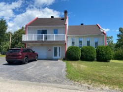 212 Rue Tremblay  Saint-Siméon, QC G0T 1X0