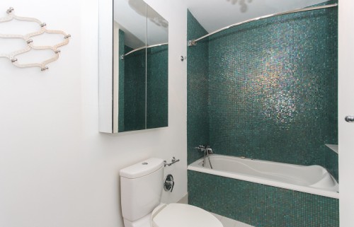 Salle de bains attenante à la CCP - 204 Av. De Sanford, Saint-Lambert, QC - Indoor Photo Showing Bathroom