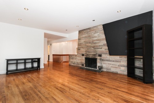 Salon - 204 Av. De Sanford, Saint-Lambert, QC - Indoor With Fireplace