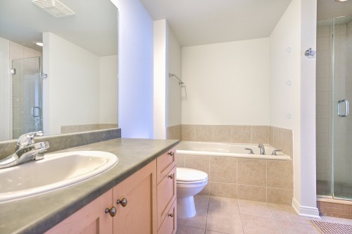 Salle de bains - 502-651 Rue De La Montagne, Montréal (Ville-Marie), QC - Indoor Photo Showing Bathroom