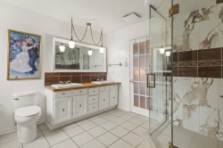 Salle de bains attenante à la CCP - 