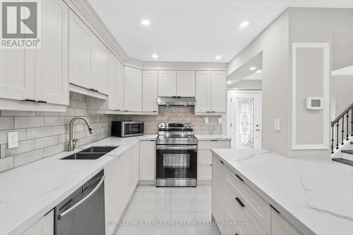 22 - 1176 Jamesway Boulevard, Oakville, ON - Indoor Photo Showing Kitchen With Double Sink With Upgraded Kitchen