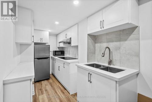 22 - 1176 Jamesway Boulevard, Oakville, ON - Indoor Photo Showing Kitchen With Double Sink With Upgraded Kitchen