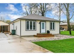 940 MAPLE Avenue  Stoney Point, ON N0R 1N0