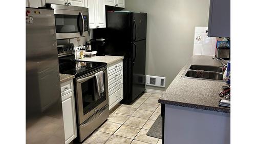 1025-930 Dogwood Drive, Kimberley, BC - Indoor Photo Showing Kitchen With Double Sink