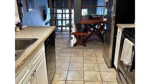 1025-930 Dogwood Drive, Kimberley, BC - Indoor Photo Showing Kitchen