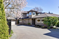 1005 Joan Cres Victoria, BC V8S 3L3