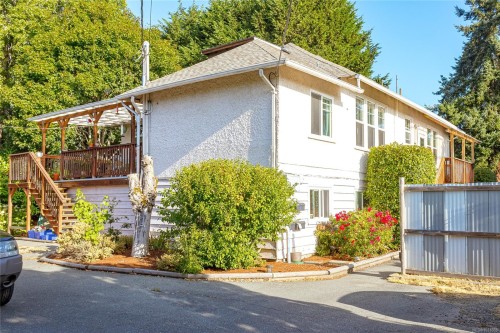 2920 Shakespeare St  Victoria, BC V8R 4H4