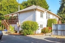 2920 Shakespeare St Victoria, BC V8R 4H4
