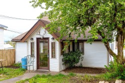 451 Irwin St Nanaimo, BC V9R 4X9