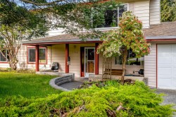 1764 MCLAUCHLIN Dr Courtenay, BC V9N 5S3