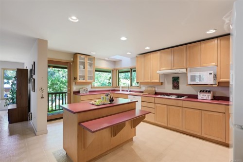 114 Arbutus Rd, Salt Spring, BC 