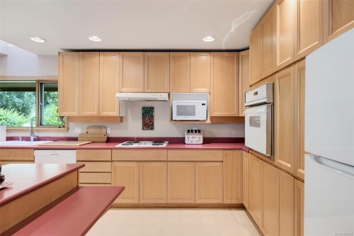 114 Arbutus Rd, Salt Spring, BC 
