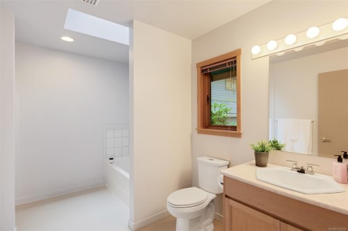 114 Arbutus Rd, Salt Spring, BC 