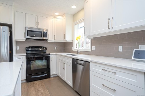 2900 Jonas Way, Chemainus, BC - Indoor Photo Showing Kitchen
