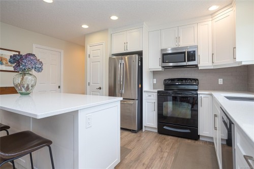 2900 Jonas Way, Chemainus, BC - Indoor Photo Showing Kitchen