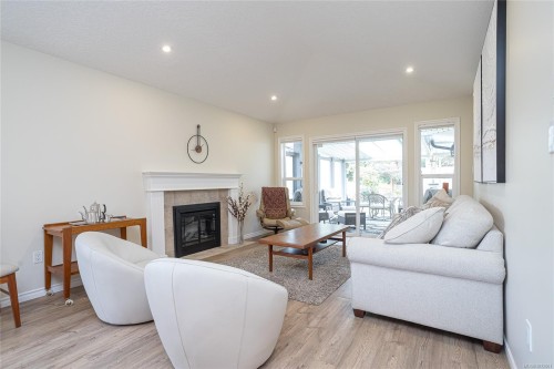 2900 Jonas Way, Chemainus, BC - Indoor Photo Showing Living Room With Fireplace