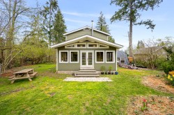 2491 Oakes Rd Black Creek, BC V9J 1J1