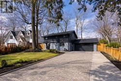 1915 DELANEY DRIVE  Mississauga, ON L5J 3L1