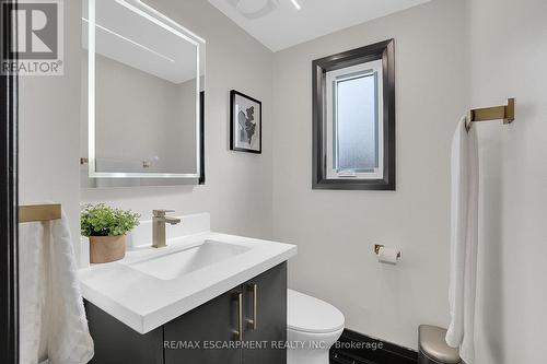 1915 Delaney Drive, Mississauga, ON - Indoor Photo Showing Bathroom