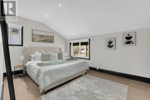 1915 Delaney Drive, Mississauga, ON - Indoor Photo Showing Bedroom