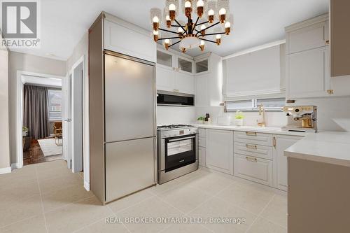 VS - 379 Talbot Street, Hamilton, ON - Indoor Photo Showing Kitchen
