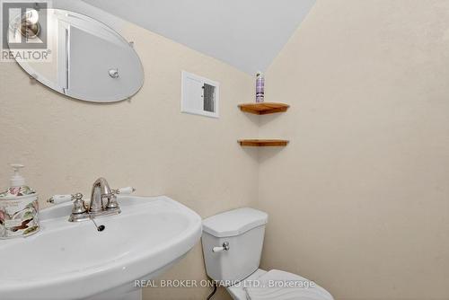 379 Talbot Street, Hamilton, ON - Indoor Photo Showing Bathroom
