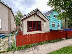 673 Toronto ST  Winnipeg, MB R3E 1Z4