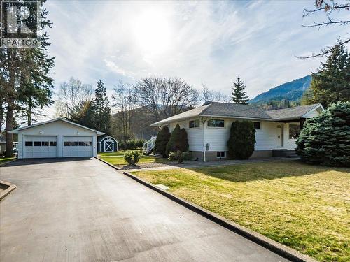 112 100th Street  Castlegar, BC V1N 3C5