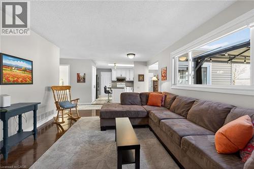 232 Silverbirch Boulevard, Hamilton, ON - Indoor Photo Showing Living Room