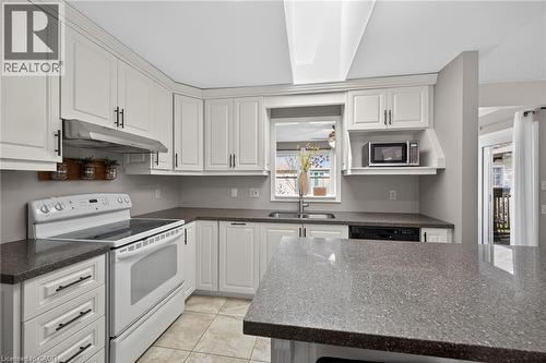 232 Silverbirch Boulevard, Hamilton, ON - Indoor Photo Showing Kitchen With Double Sink