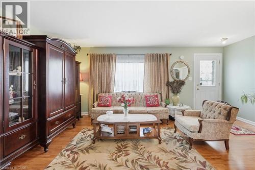 54 Bingham Road, Hamilton, ON - Indoor Photo Showing Living Room