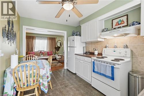 54 Bingham Road, Hamilton, ON - Indoor Photo Showing Kitchen