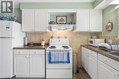54 Bingham Road, Hamilton, ON - Indoor Photo Showing Kitchen