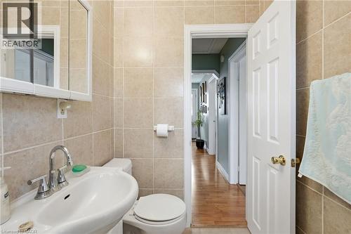 54 Bingham Road, Hamilton, ON - Indoor Photo Showing Bathroom