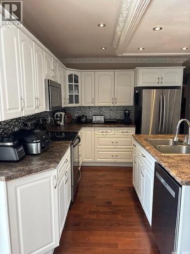 154 Shevchenko Crescent, Canora, SK - Indoor Photo Showing Kitchen With Double Sink With Upgraded Kitchen
