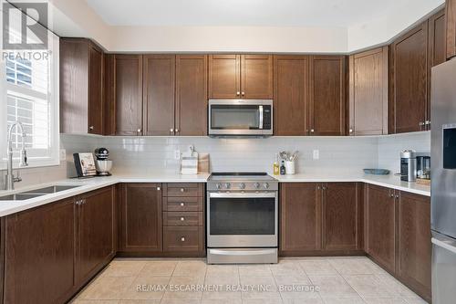 68 - 4823 Thomas Alton Boulevard, Burlington, ON - Indoor Photo Showing Kitchen With Double Sink
