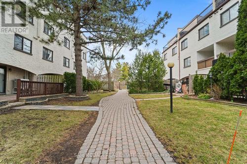 112 - 1050 Falgarwood Drive, Oakville, ON - Outdoor