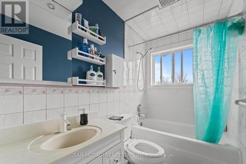 112 - 1050 Falgarwood Drive, Oakville, ON - Indoor Photo Showing Bathroom