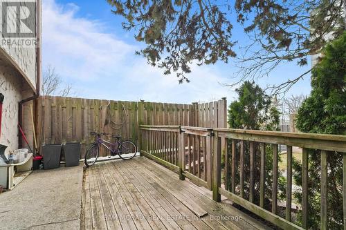 112 - 1050 Falgarwood Drive, Oakville, ON - Outdoor